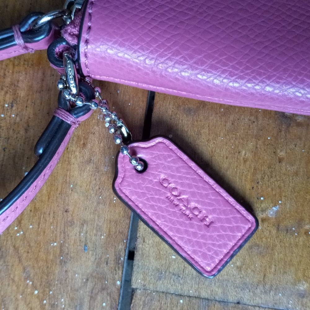 Coach Wristlet Pink - Picture 3 of 14